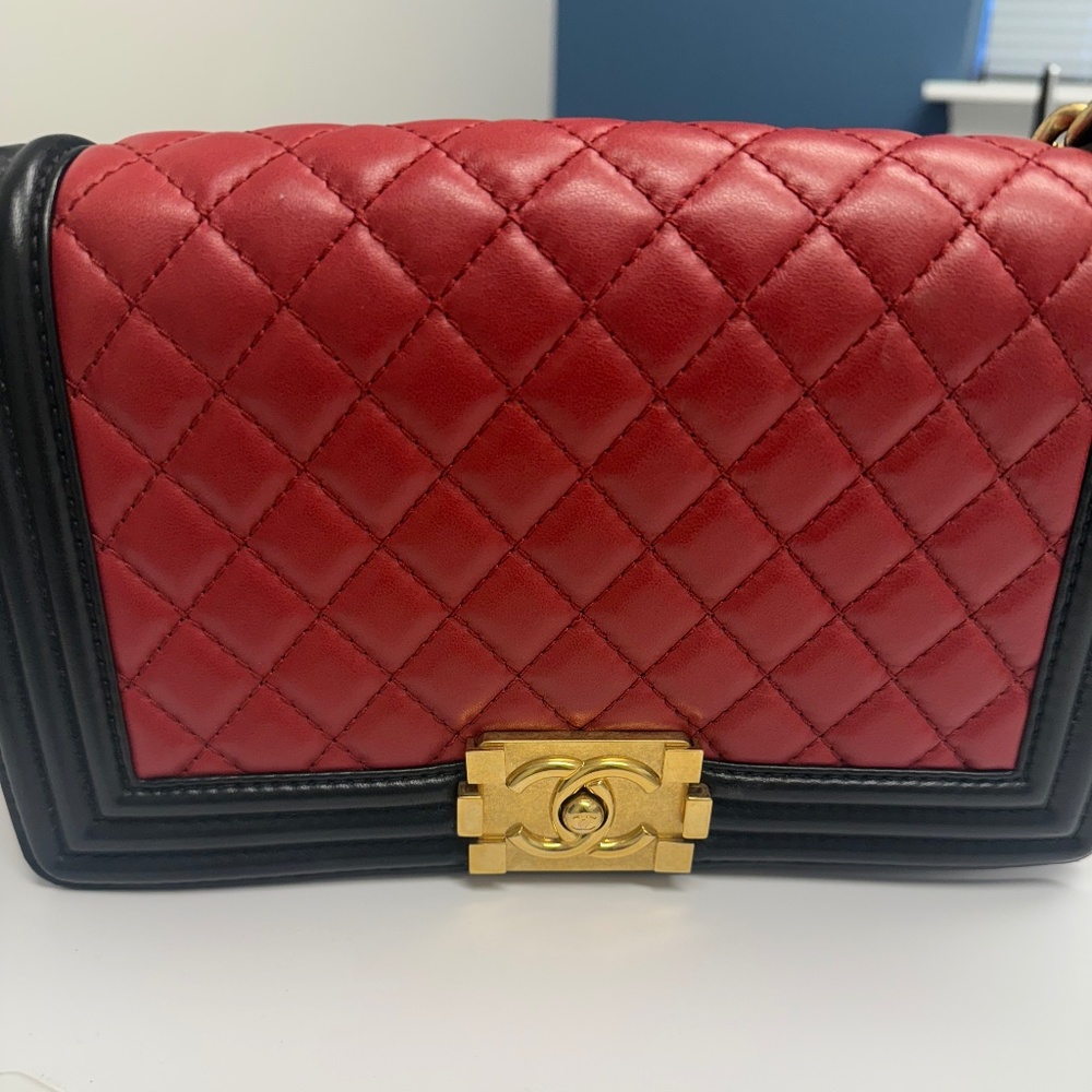 Lambskin Quilted Medium Boy Flap Black Red